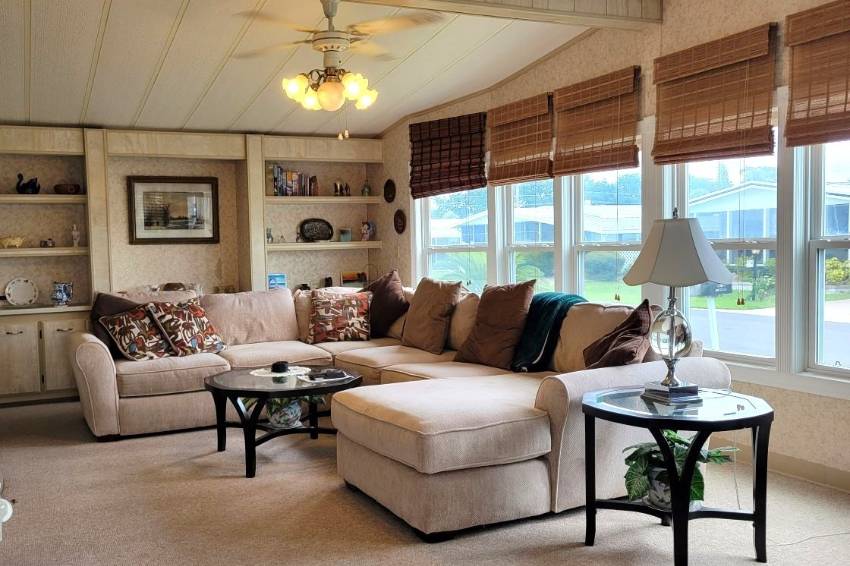 12 Navel Circle a Winter Haven, FL Mobile or Manufactured Home for Sale